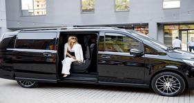 Top-rated van taxi for DIA airport in Brighton, CO